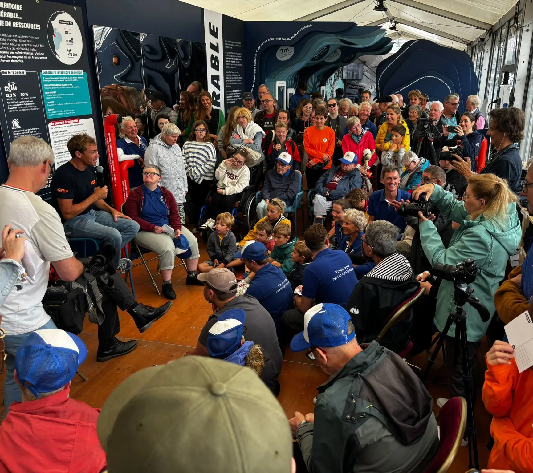 L'aventure VULNERABLE se poursuit à Boulogne-sur-Mer avec Thomas Ruyant qui parle à des enfants