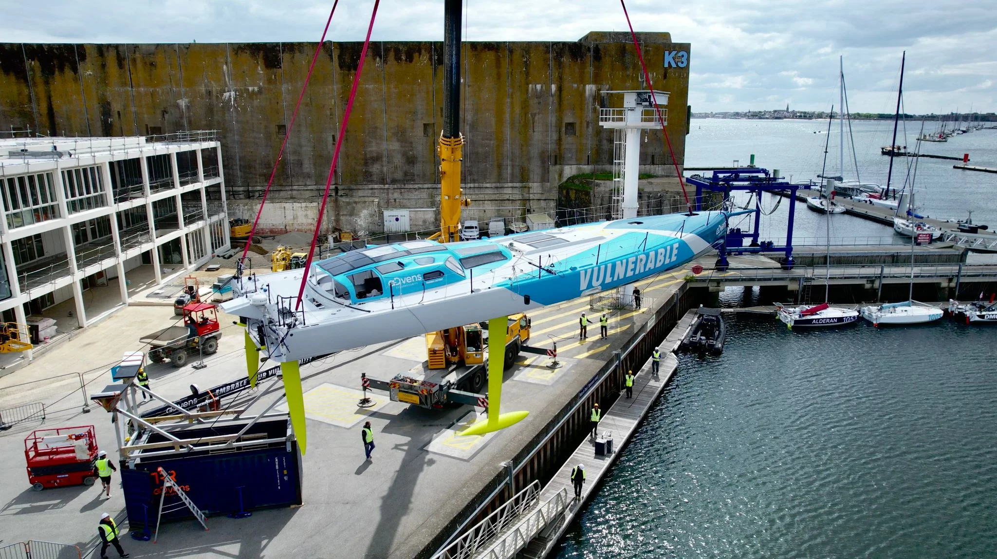 Mise à l'eau de l'imoca vulnerable